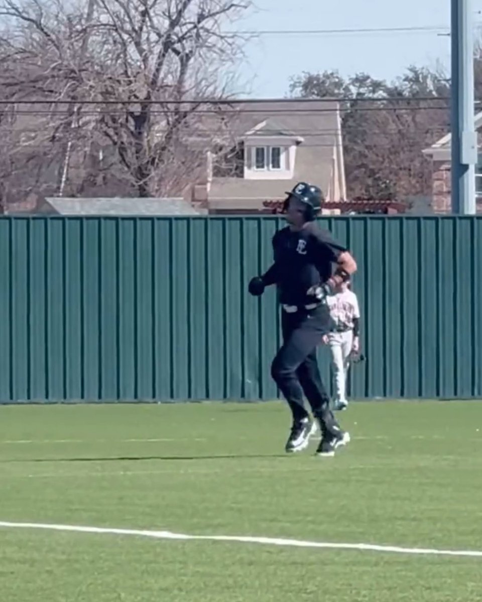 The rock, paper, scissors celebration with the third base coach is ELITE 🙌😂