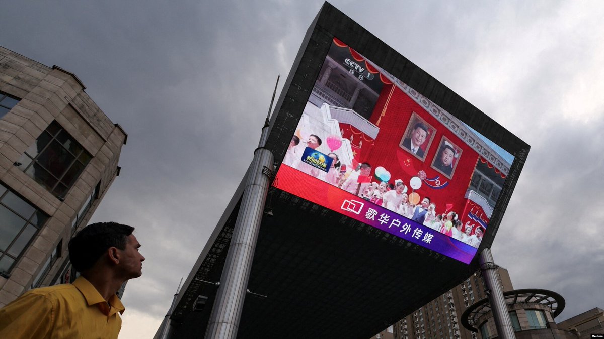 中国国家主席习近平星期一抵达平壤,展开为期两天的国事访问。这是习近平今年首次正式出访,他上个月才刚在北京先后接待了美国总统特朗普与俄罗斯总统普京。习近平此时加强与金正恩的互动,究竟是为了巩固中朝之间“鲜血凝成的友谊”,还是着眼于新一轮地缘政治的博弈? 👉