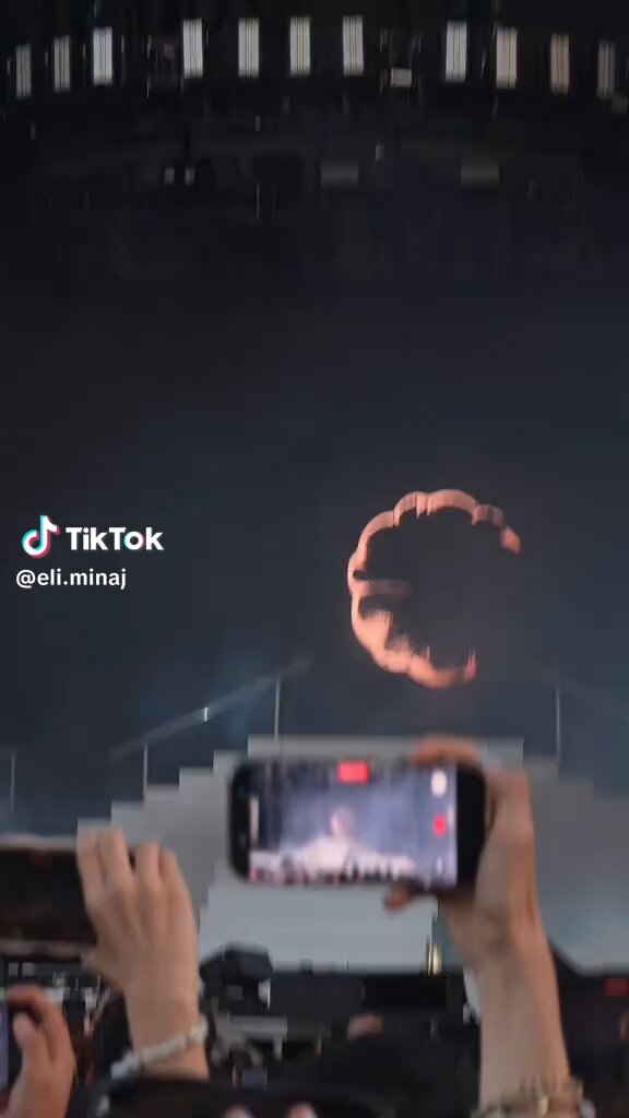 The crowd went crazy when OOTG played 😩