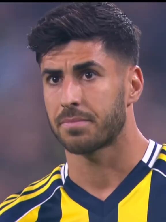 Bak Oğuz efendi; gönlünün sultanı GS'nin Osimhen'ini, Torreira'sını paspas ettiği maç. Daha çok var da, sen seversin: GS maçını seçtim. Fiziksel mücadele, topla sprint, pres katkısı. Başka ne lazım? Para yok, satacağız de? Kıvırmasana kaç yaşında adam?