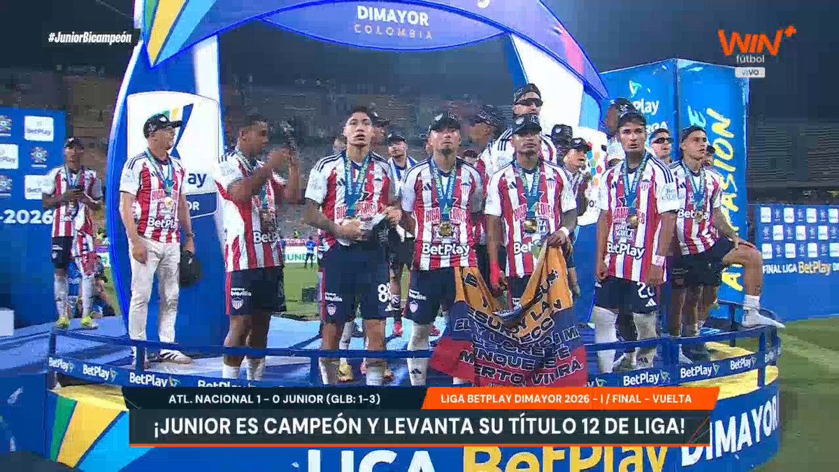 ¡EL 'PERFUME' TEÓFILO GUTIÉRREZ RECIBE SU MEDALLA DE CAMPEÓN! La historia de amor del ídolo con Junior sigue dejando capítulos. #JuniorBicampeón 🔴⚪🌟