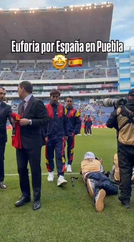 🥹❤️ España se ha robado el corazón de todos los poblanos. Disfruta el juego entre Perú y España en Disney+, ESPN y por nuestro canal de YouTube 📺