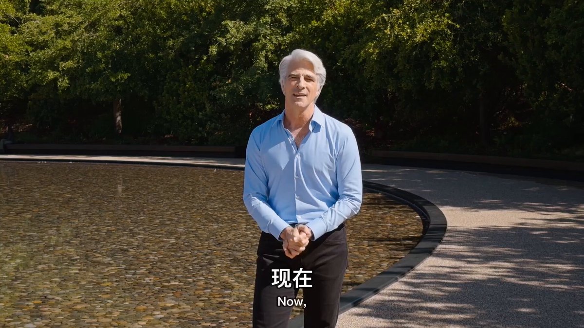 苹果全新Siri AI演示视频 感觉还是非常基础的升级，端侧模型+云端模型 端侧负责处理手机本地的信息调用本机个人信息和感知场景 云端复制处理和执行复杂任务，基于Gemini 模型定制的，而不是完全采用Gemini的模型 演示感觉毫无激情可言😂 Siri 变成一个独立 App： 能自然对话、记得你的上下文、跨应用替你动手，还能看懂屏幕上和镜头前的东西。 照片、Safari、密码、快捷指令全都加了 AI。 拍完的照片能重新构图，浏览器标签自动归类，弱密码一键改，快捷指令用一句话就能搭出来。