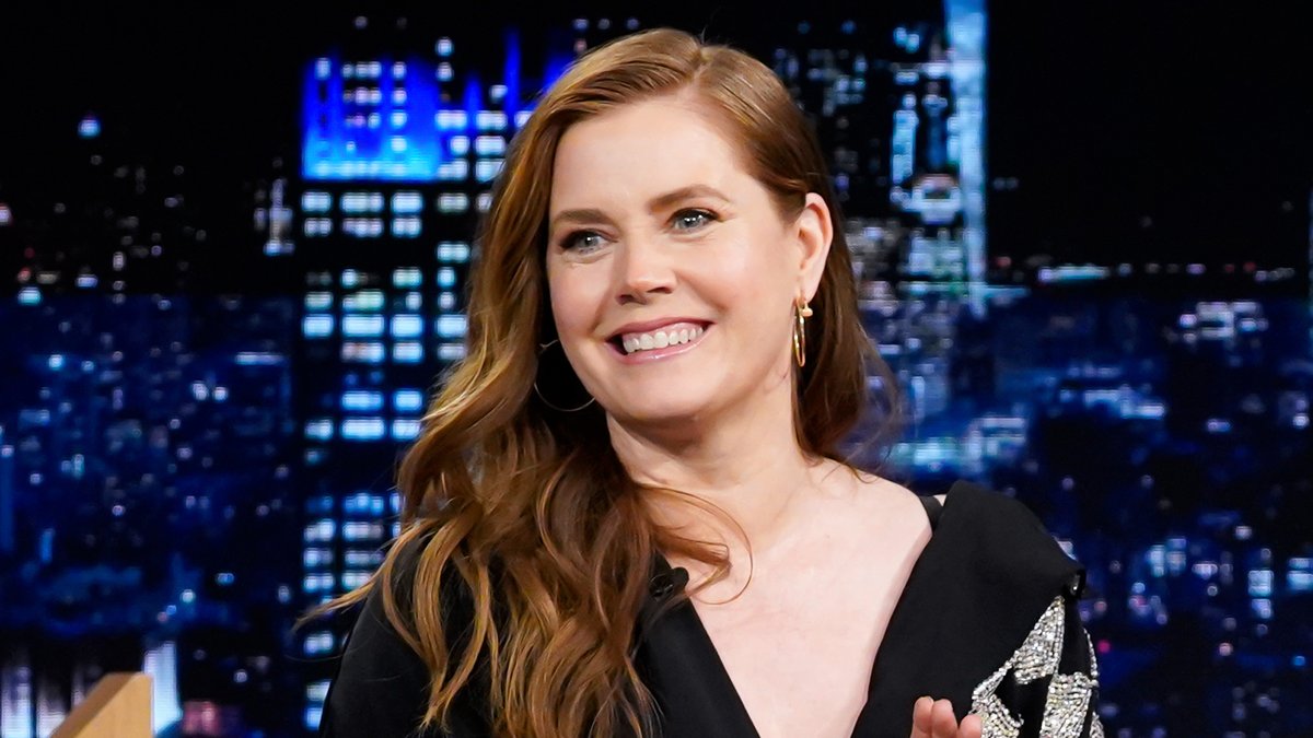 Amy Adams is an avid Love Island USA viewer, but she gets anxiety while watching because it’s her “personal nightmare” 🤣 #FallonTonight #LoveIslandUSA