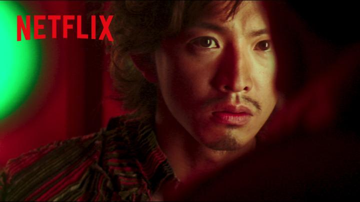 ウォン・カーウァイ監督の 映像美に酔いしれる 過去を断ち切れない とある小説家が執筆するSF小説の物語 失くした記憶を見つける場所"2046”から 戻る列車の中、主人公タク（木村拓哉）は アンドロイド（フェイ・ウォン）に恋をする #映画2046