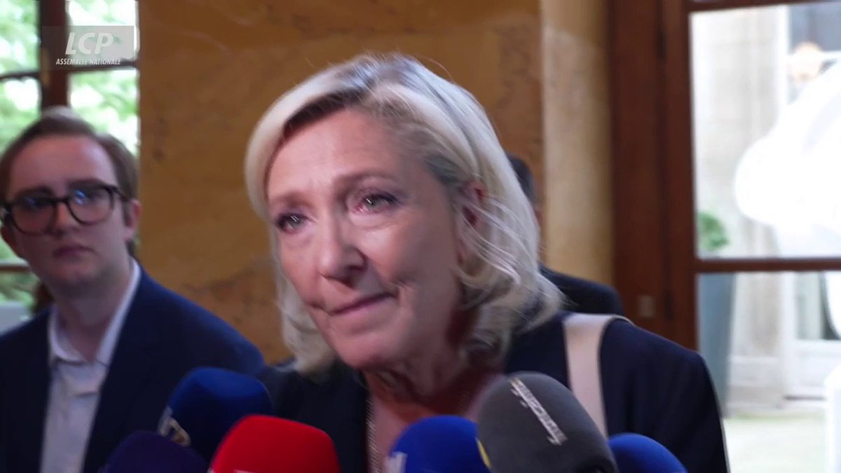 "On en arrive à une situation où les magistrats et les auxiliaires de justice croulent tellement sous le nombre des plaintes que le plaignant devient un gêneur", réagit Marine Le Pen