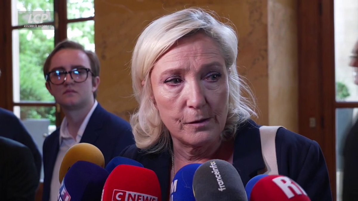 "On arrive au bout de dix ans de gouvernement d'Emmanuel Macron, avec l'intégralité des secteurs qui sont effondrés (...) c'est un champ de ruines", affirme Marine Le Pen