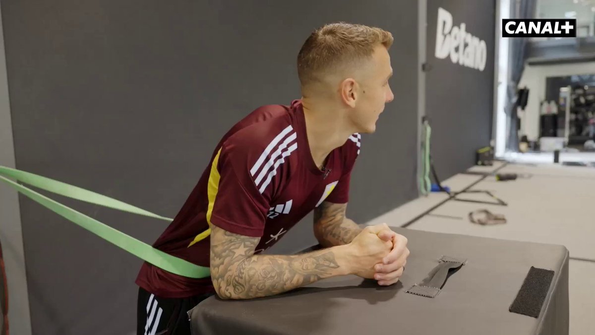 La roue libre entre Lucas Digne et Amadou Onana au centre d'entraînement d'Aston Villa 🤣 TEAM DIGNE, Épisode 3, c'est disponible gratuitement 🎁