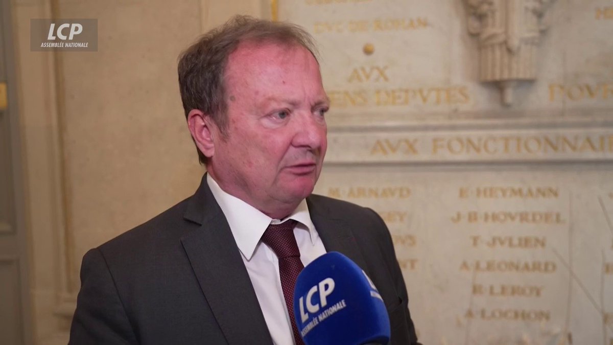 "Moi, comme député de la Seine-Saint-Denis, je suis très intéressé par le concept de 'Nouvelle France'", explique le président des députés communistes Stephane Peu, qui y voit un "concept de concorde nationale face à l'extrême droite"