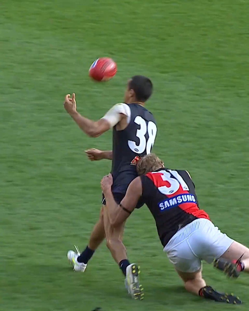 "He's one of the smartest defenders I think the game has ever seen." 👊 Matthew Lloyd on Australian Football Hall of Fame inductee and former teammate Dustin Fletcher.
