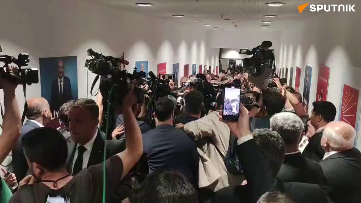 ⚡️Kılıçdaroğlu, CHP Genel Merkezi'nde Kemal Kılıçdaroğlu, CHP Genel Merkezi'ne gitti. Kılıçdaroğlu, grup toplantısında açıklamalarda bulunuyor.