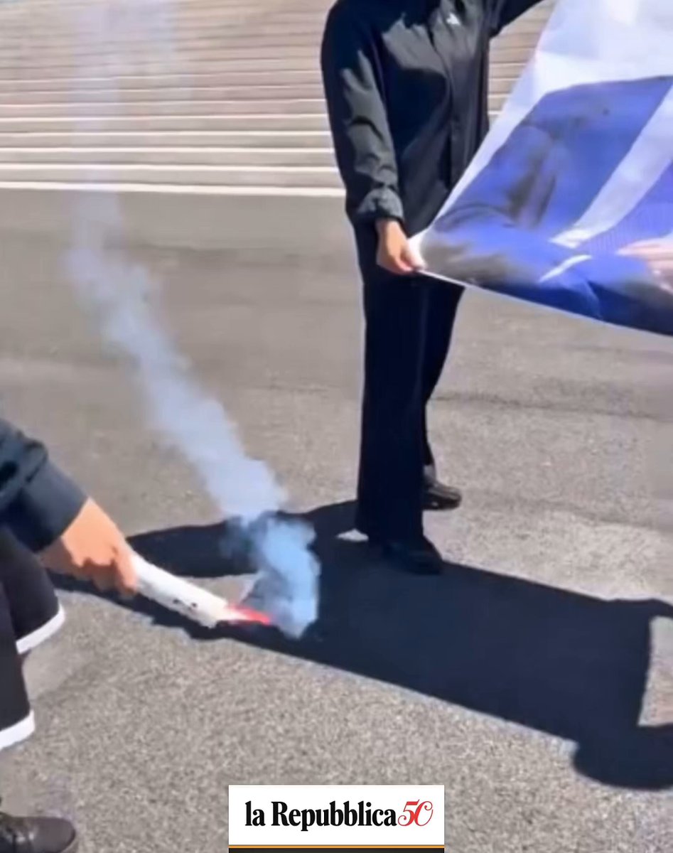 Solidarietà a Matteo Salvini. Gli atti violenti alla #Sapienza sono inaccettabili. Chi parla di pace ma poi usa gesti aggressivi inganna tutti e trasforma il confronto in scontro. La democrazia si difende con il rispetto delle persone e delle regole, la #violenza non è mai la risposta.