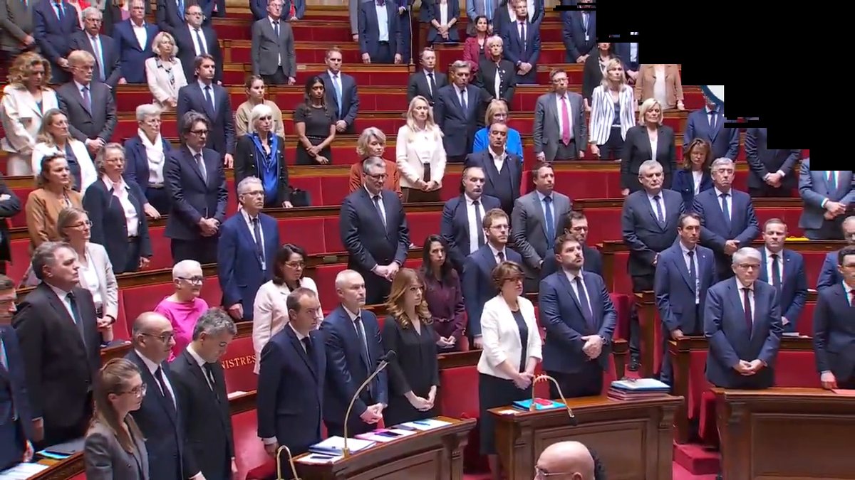 🚨🇫🇷 FLASH | L’Assemblée nationale a observé une minute de silence en hommage à Lyhanna, retrouvée décédée à 11 ans, Noahm, le jeune tué à Metz et l’adjudant Dorian Larigaudrie, le gendarme décédé dans un accident d’hélicoptère.