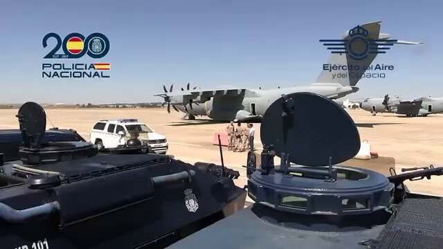 Así se ha producido el embarque de vehículos BMR de la UIP y #papamóvil en la Base Aérea de Torrejón para su traslado a #Canarias Ejército del Aire y del Espacio #PapaLeónXIV