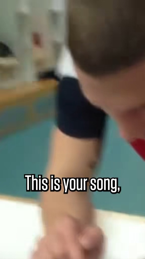 Podolski, Miyaichi and Frimpong, bumping Wizkid during their Arsenal days 😅