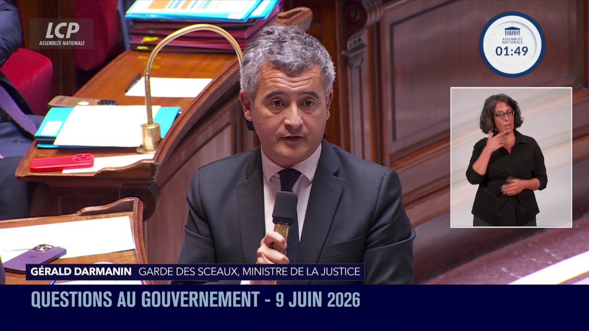 "Je ne vous permets pas un seul instant d'évoquer le terme de 'complicité' dans mon action personnelle", déclare Gérald DARMANIN. "Les magistrats sont indépendants, je ne peux pas leur donner d'instructions individuelles !" #QAG