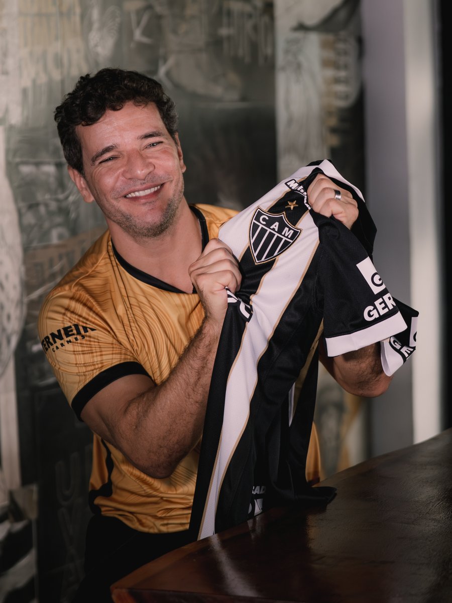 Qual loucura você já fez pelo Galo? 🤔🐓 No primeiro episódio do quadro "Todo Mundo é Atleticano", o ator Daniel de Oliveira revelou uma mudança de figurino indispensável realizada de última hora em uma gravação no Deserto do Atacama... 🎬 🖤🤍 Personagens de diferentes universos, mas uma mesma paixão! 👉🏻 Assista agora na Galotv H2bet: