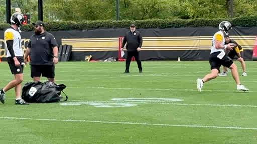 #Steelers QB accuracy drills-Will Howard and Drew Allar (is there a lid on the red one)