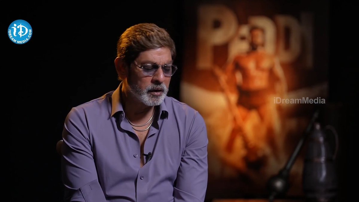 “అప్పలసూరి లాంటి క్యారెక్టర్ ఉంటే అందరు హీరోలు ఒప్పుకోరు. అలాగే #JrNTR, AVSRలో ముందు బసిరెడ్డి గుర్తుకువుంటాడు అన్నాడు. It's a big statement from a star like him. #MaheshBabu ‘శ్రీమంతుడు’ అప్పుడు ‘తినేశారు కాదండి’ అన్నాడు.” – #JagapathiBabu | #PEDDI