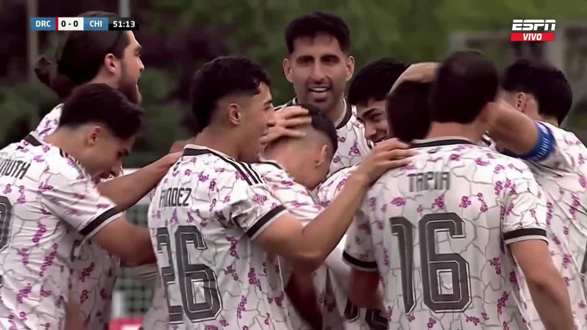 🔥⚽ ¡GOLAZO DE DARÍO OSORIO PARA LA ROJA! El volante chileno sacó un zurdazo impecable para superar al arquero de Congo y anotar el 1-0 parcial para Chile en el amistoso internacional. ▶️ Sigue a 🇨🇱 #LaRoja en el Plan Premium de #DisneyPlus.