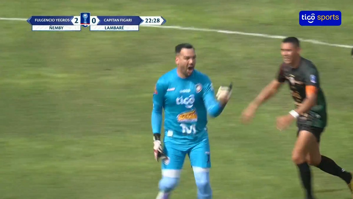 ¡A LO CHILAVERT! 🧤El arquero de Fulgencio Yegros, Junior Aguilar, al mejor estilo de José Luis Chilavert, hizo pasar la pelota sobre la barrera y marcó un golazo de tiro libre. ⚽️Fue el 2-0 parcial contra Capitán Figari, por la primera fase de la #CopaParaguayAPF.