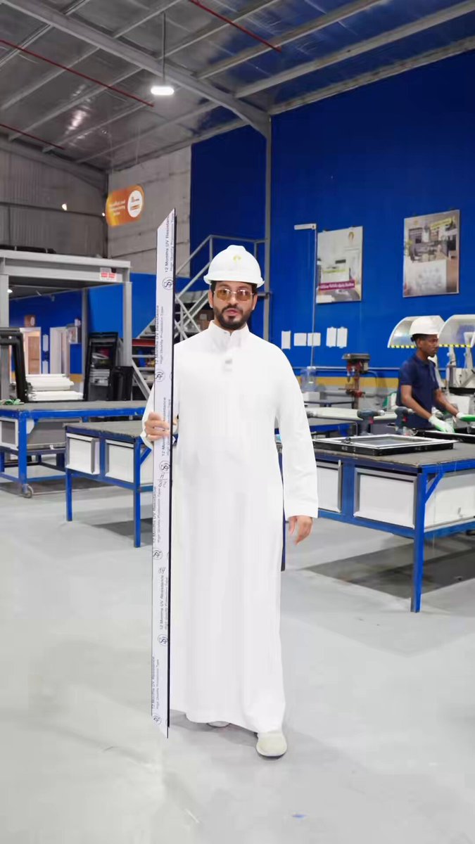 من المصنع للمشروع 👌 شوفوا كيف يتم تصنيع وتجميع الألمنيوم والزجاج بأعلى معايير الجودة، من قص الفريمات وحتى التركيب النهائي للشبابيك والأبواب والمطابخ. شركة حلول المحترفين للمقاولات تنفيذ مشاريع سكنية وتجارية بإشراف إدارة سعودية وجودة مضمونة. 📞 0555776555 #إعلان #المنيوم #مطابخ #ابواب #شبابيك