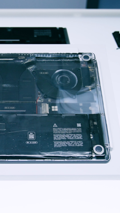 Go behind Surface Laptop Ultra with our lead industrial designer, Harry Teng.