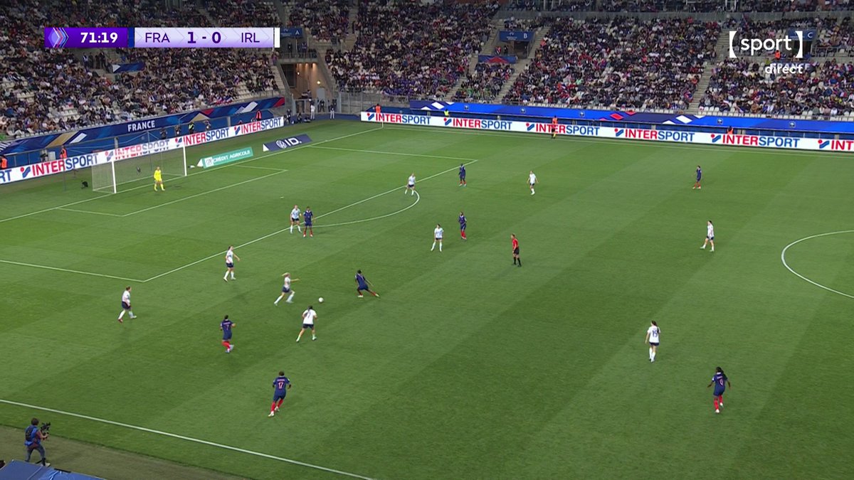 ⚽️ #FRAIRL | ❌ Le carton rouge pour Thiniba Samoura ! Les Bleues vont terminer à 10 📺 Le match en direct sur France 4 et la chaine sport :