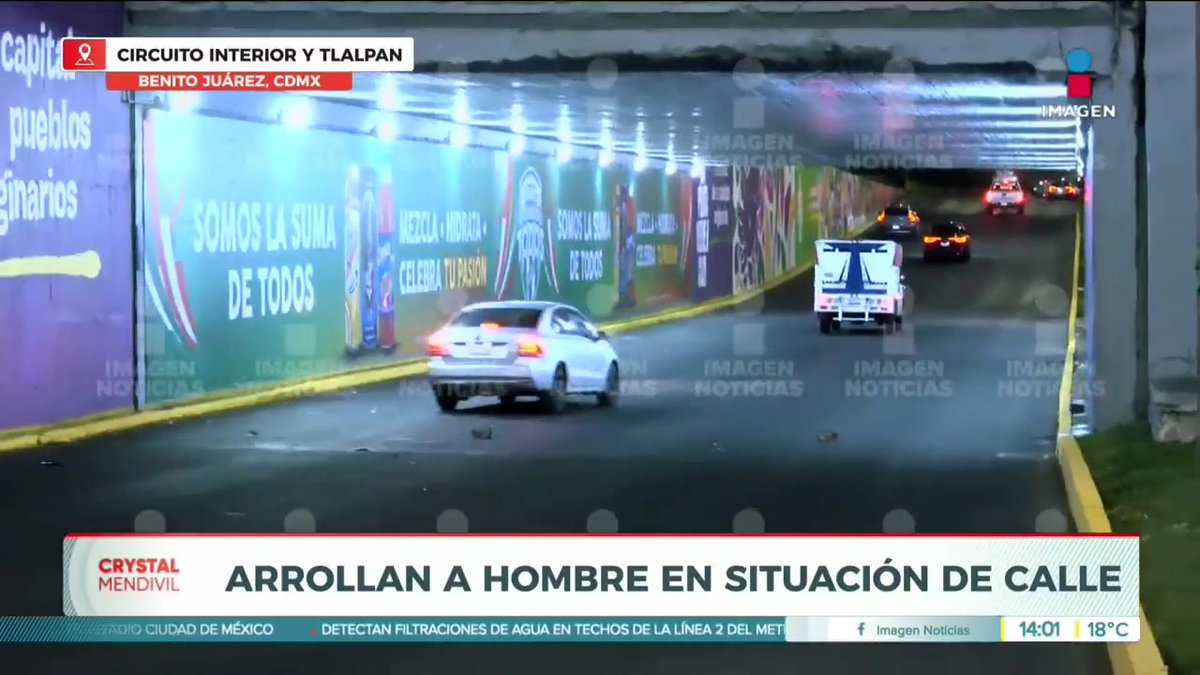 #ImágenesFuertes Un hombre en situación de calle caminaba semidesnudo en Circuito Interior y Tlalpan. Fue arrollado por una camioneta y murió por el brutal impacto que sufrió.