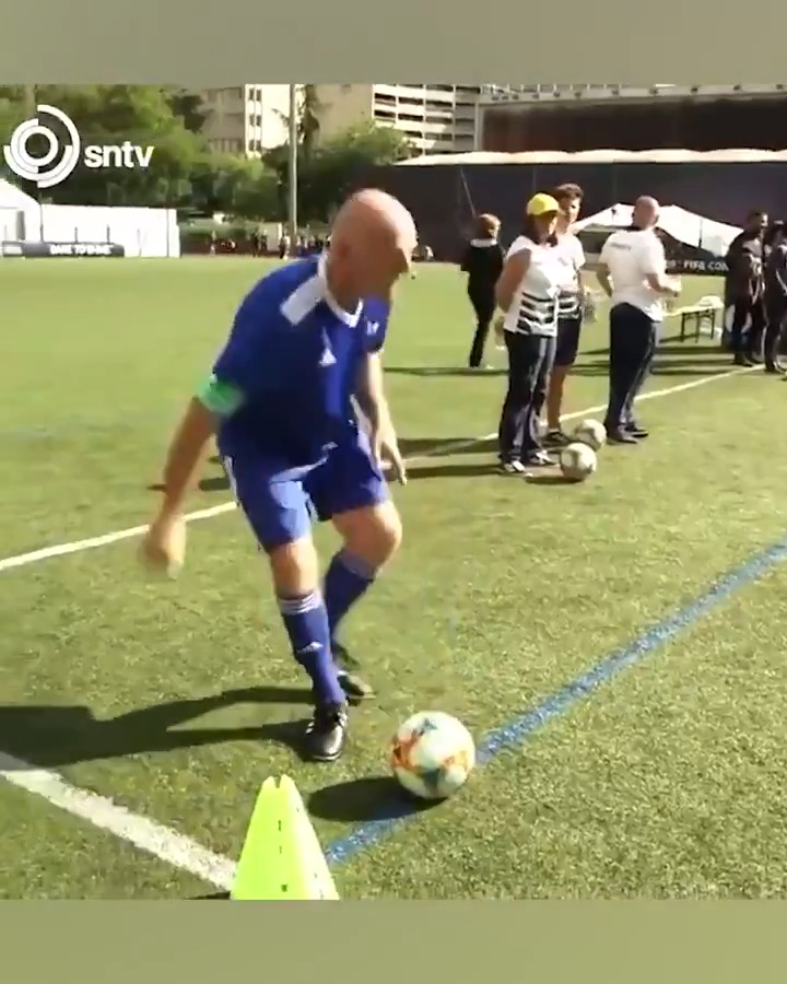 Gianni Infantino también ya está en modo Mundial, el Presidente de la FIFA portó el gafete de capitán en su equipo.🤩⚽️ (Vía sntv)