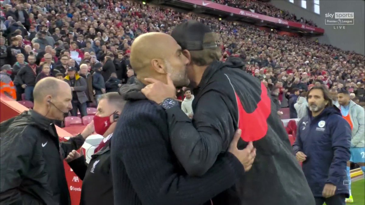 Pep Lijnders: (Klopp'un eski yardımcısı) "Jürgen Klopp'a 'Pep Guardiola'nın asistanı olabilir miyim?' diye sorduğumda cevabı çok netti. 'Bu işi alsan iyi edersin yoksa biraz daha beklersen ben kaparım.' dedi." 😅