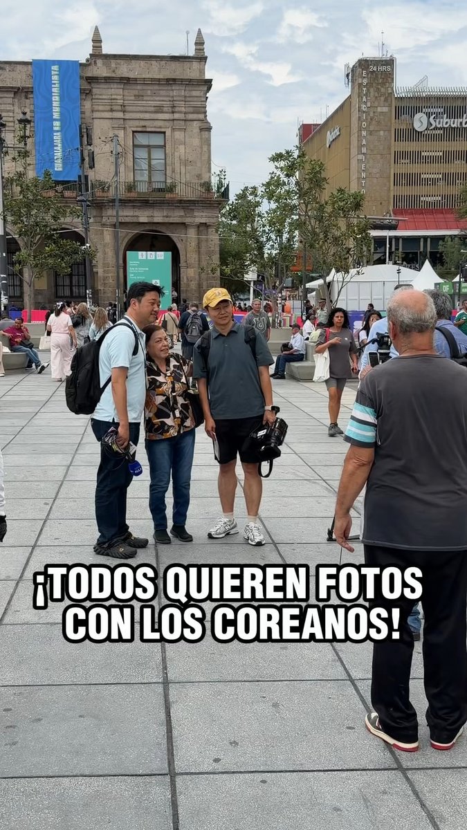 “SOMOS BIEN FANS DE LOS COREANOS” 🇰🇷 ❤️ Los aficionados de Guadalajara quieren fotos con la prensa de Corea del Sur como si fueran Rockstars 😎