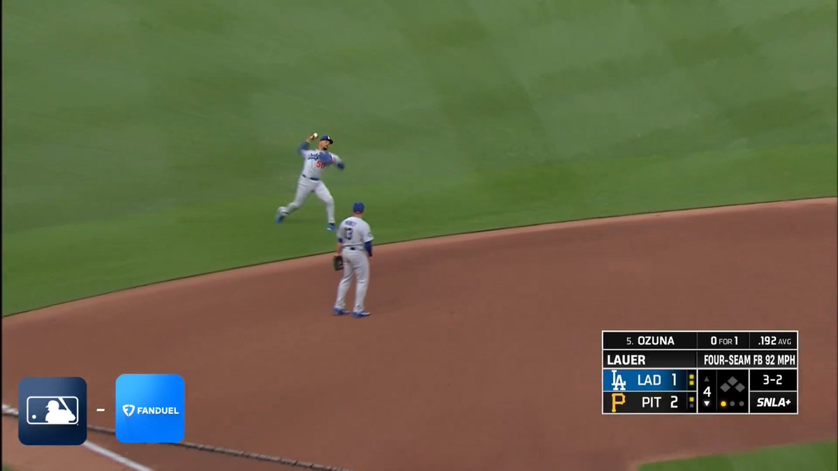 Mookie Betts is so smooth with it 😤
