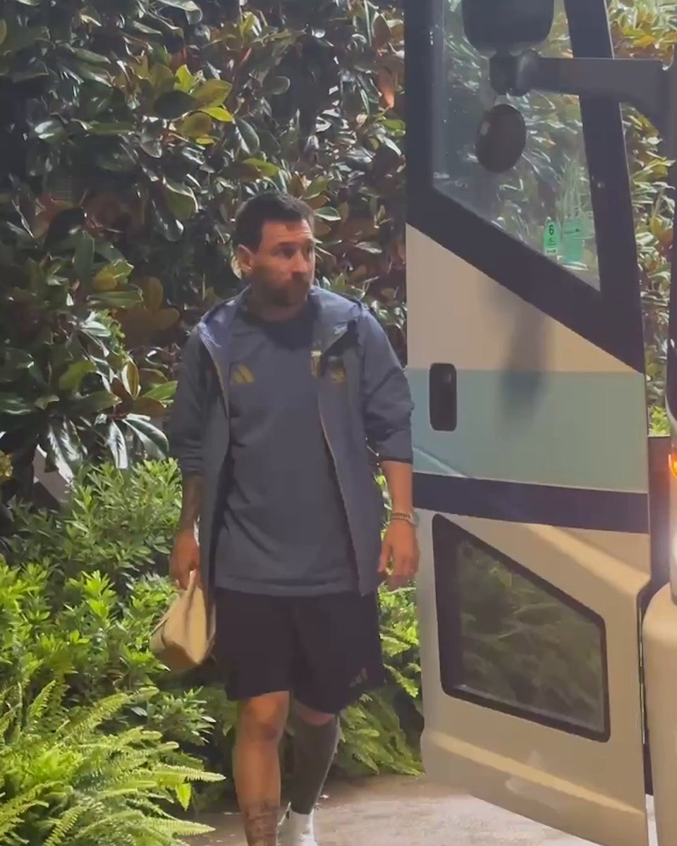 Messi and the Argentina squad arrive 🇦🇷 Watch Argentina vs. Iceland on ESPN and the ESPN App at 9 PM 🍿