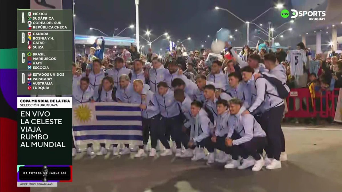 LA EMOCIÓN DE LOS JUGADORES 🥹 🇺🇾 Con fotos, aplausos y un centenar de hinchas fueron recibidos los futbolistas de la Selección Uruguaya antes de partir al #MundialEnDSPORTS. #DFSHAUY