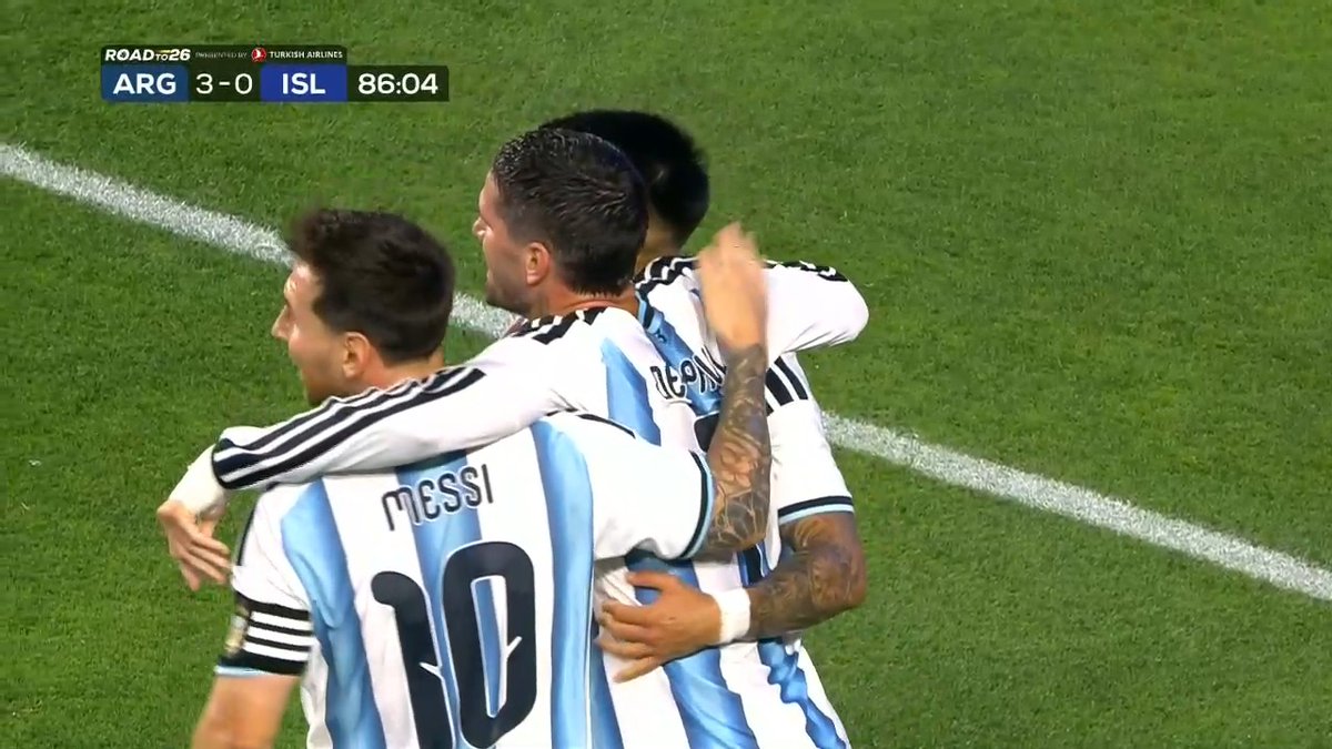 ¡Entró Messi y Argentina se enciende 🔥! Uno más, ya son 3-0 ante Islandia.