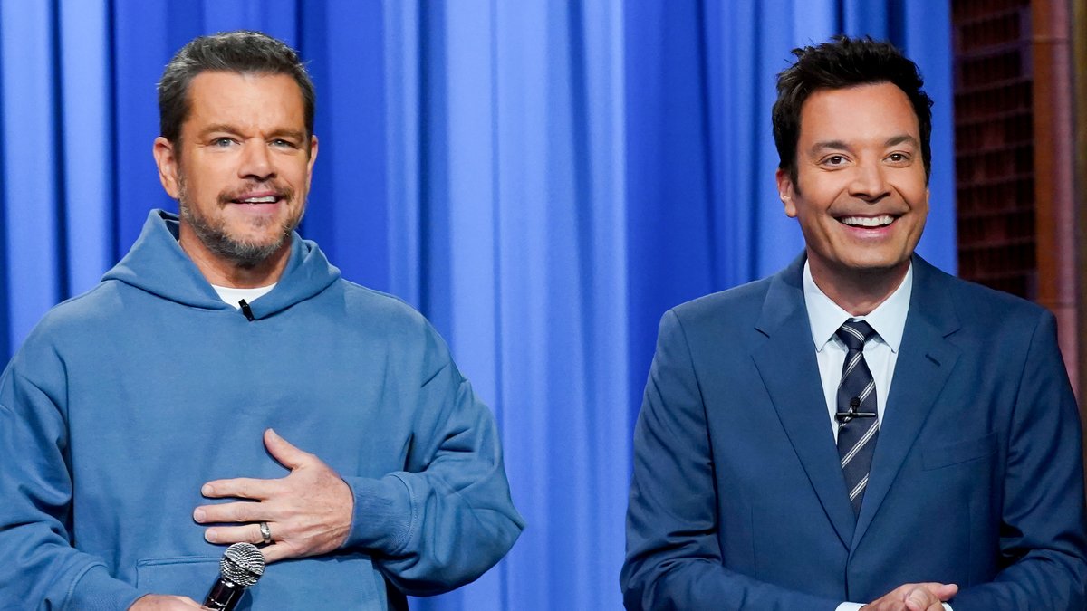 Matt Damon crashes Jimmy’s monologue to perform a rap about Water.org.org! #FallonTonight