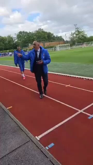Mbappé spotted a blind child among the French fans, stopped to hold his hands and give him a hug so he could feel him ❤️🥹. Such a beautiful moment… What a guy! 😭👏