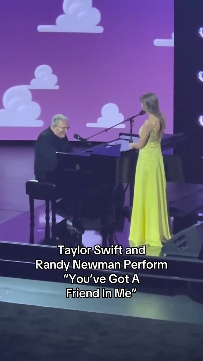 Taylor Swift and Randy Newman perform “You’ve Got A Friend In Me” at the #ToyStory5 premiere.