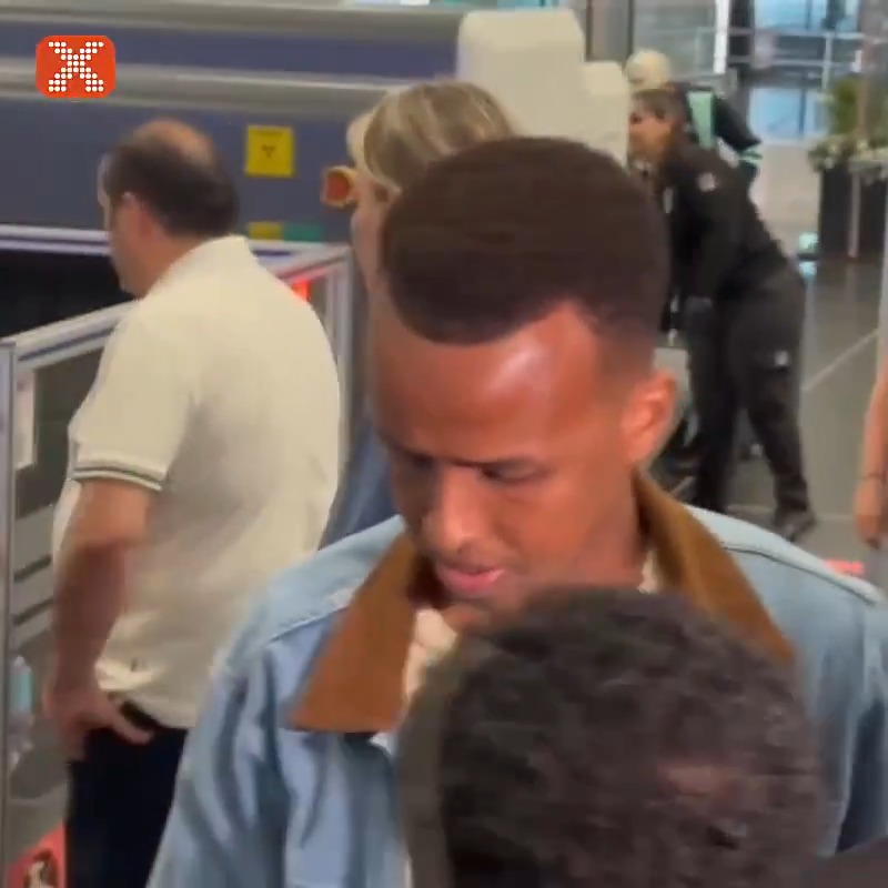 ABD'ye girişi reddedilen Somalili hakem Omar Abdulkadir Artan, İstanbul'dan ülkesine döndü. "FIFA ve Somali halkına desteklerinden dolayı teşekkür ediyorum."