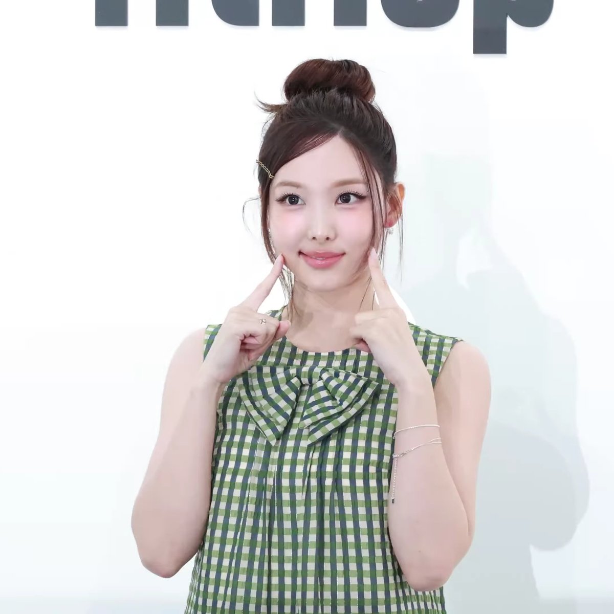 NAYEON stuns at the FitFlop event.