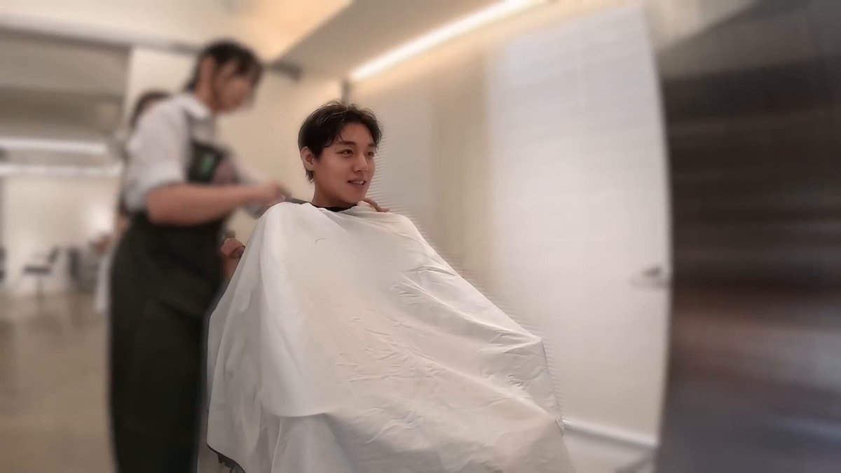 박지훈 미필인데 머리 미는 영상이 존재해 ㄷㄷ 취사병 전설이 되다로 메이 고무신 예방주사 맞는중ㅠ