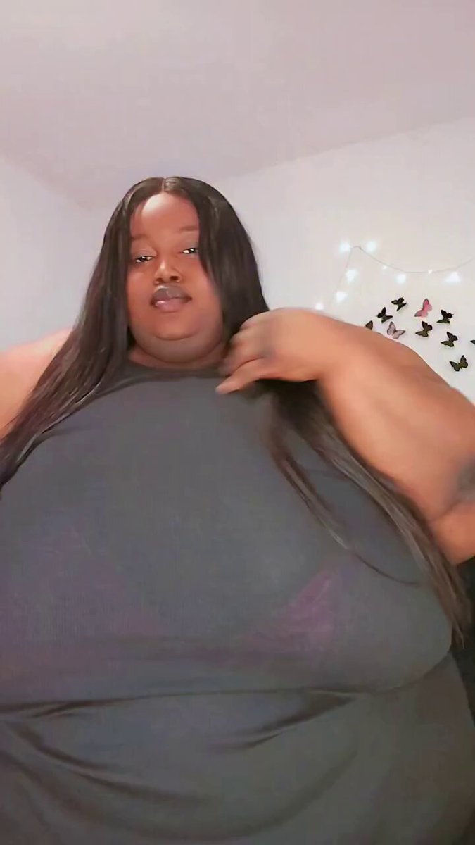 She should have left the wig on 😏