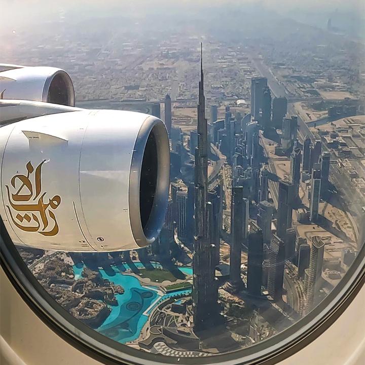 Some views are made for the window seat. The Burj Khalifa is one of them. ✨🇦🇪