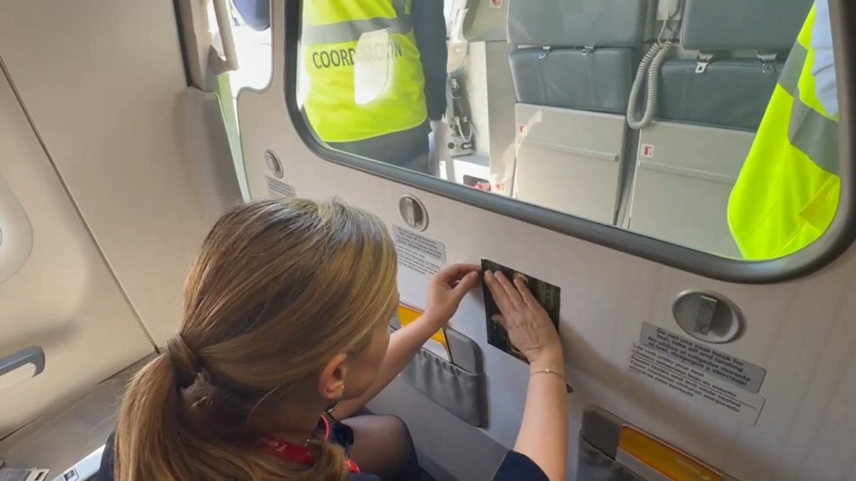 Hay vuelos que pasan a formar parte de nuestra historia. Orgullosos de acompañar al #Papa León XIV en su viaje oficial por España. Tras aterrizar en Barcelona, tenemos todo preparado para los próximos vuelos a Las Palmas, Tenerife Norte y el regreso a Roma. Meses de trabajo para que el Pontífice se sienta como en casa.