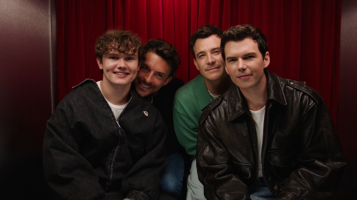 A rare occurrence, indeed. All four Bridgerton brothers found themselves in our Generation N photo booth to discuss first impressions, brotherhood, and Will's memorable dance moves 🐝