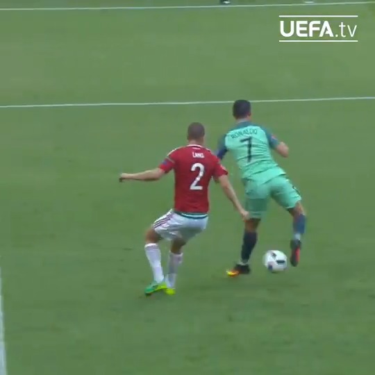 البرتغال في يورو 2016 كانت سيئة جدا لدرجة انها احتاجت حضور ممتاز من كريستيانو ضد المجر عشان تتاهل كثالث للمجموعة بعد المجر وايسلندا وطبعا توفقوا في مشوارهم اللي كان سهل نوعا بعد عشرة سنوات يمتلكون جيل مرشح بقوة - بالنسبة لي - لتحقيق كاس العالم يسوونها؟