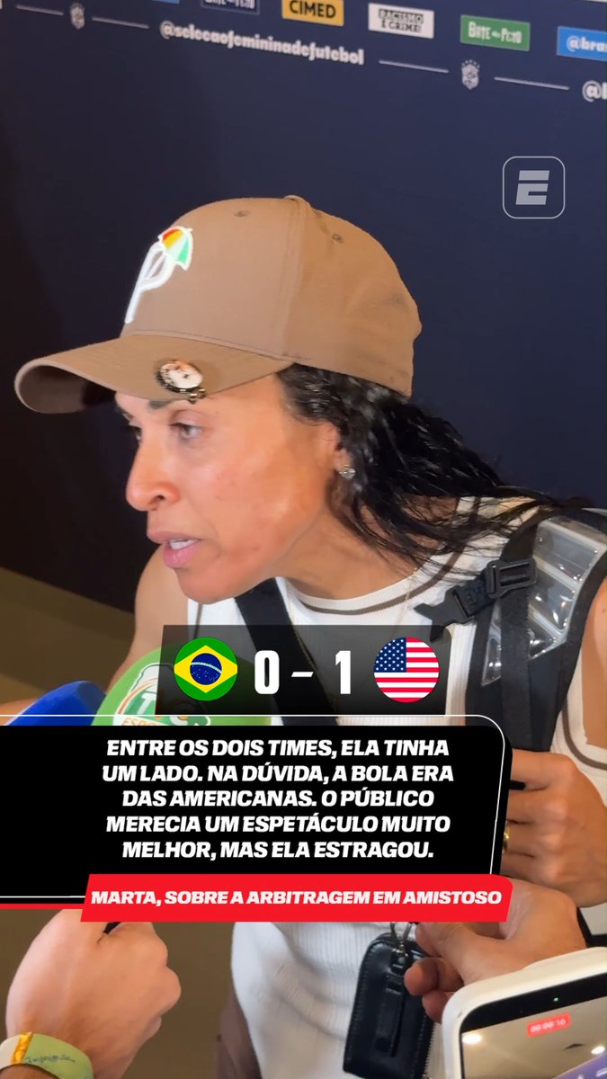 😤 Após o amistoso entre Brasil e Estados Unidos, em Fortaleza, Marta desabafou e criticou a arbitragem. Segundo a camisa 10, muitas decisões favoreceram a seleção norte-americana. 🇧🇷🇺🇸 E para você, fã de esportes: qual é a sua avaliação da arbitragem na partida de ontem? 🤔 #FutebolNaESPN #ESPNW