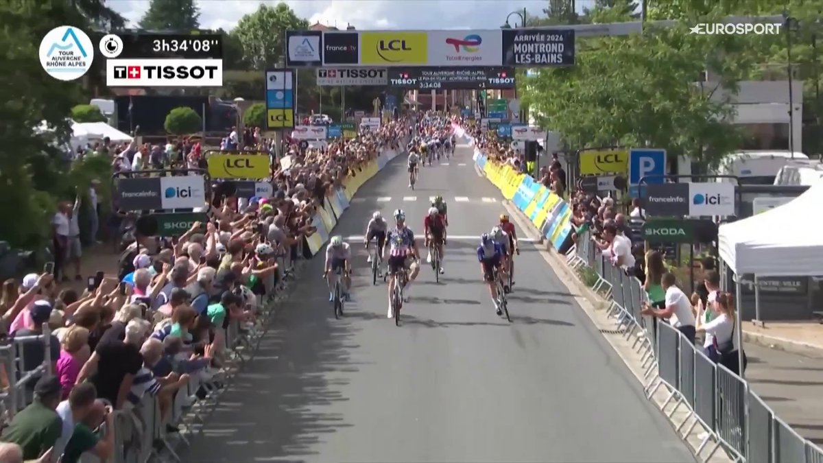 Y ganó la fuga 🔥 Quinn Simmons se lleva la cuarta etapa del #TourAuvergneRhoneAlpes con García Pierna 🇪🇸 de nuevo peleando el triunfo hasta el final
