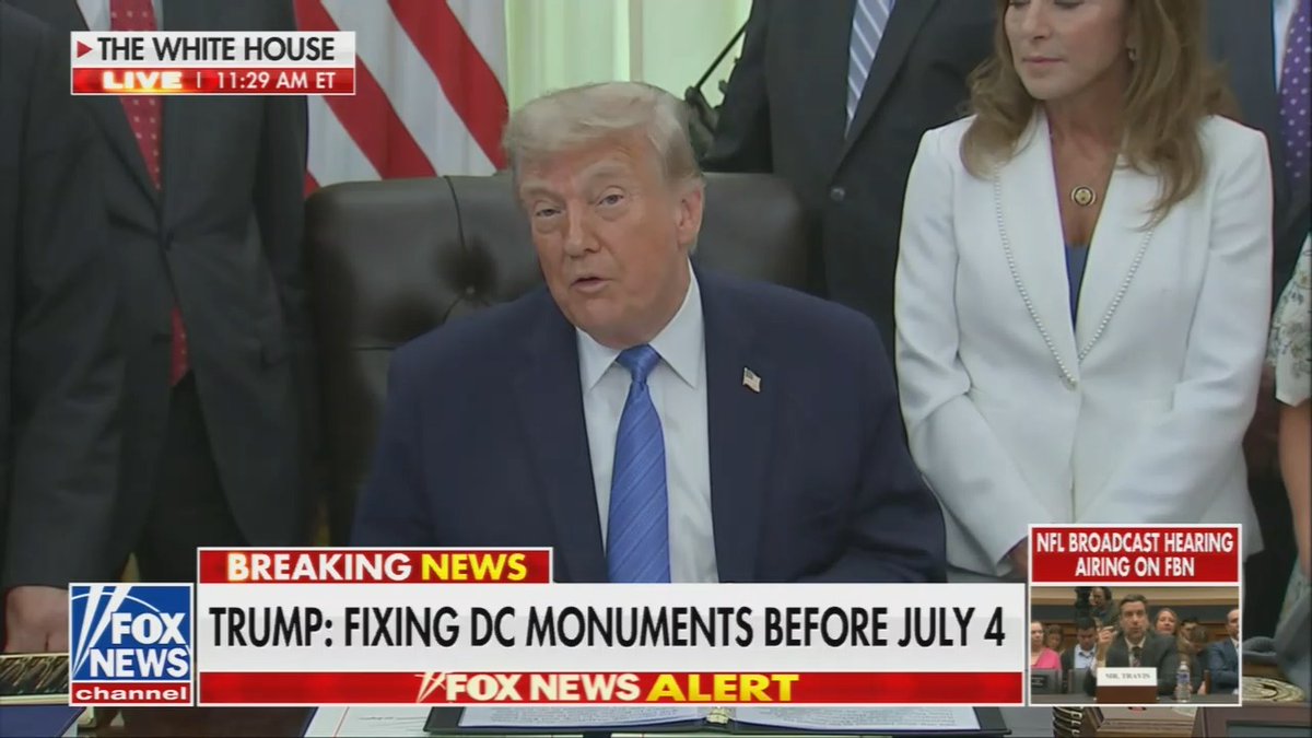 Trump claims he gets bigger crowds than MLK Jr.: They say Martin Luther King had a million people. I made a speech there a few years ago. They said I had 25,000 people. But when you look at the picture, I said, 'Well, wait, the people are even tighter at mine.' I had more people than him!